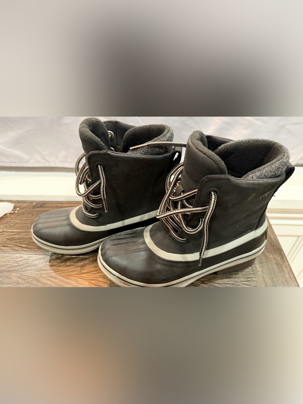 Sorel Black Women's Waterproof Winter Boots with Gray Trim